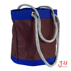 Shoulder bag, Lima large, dacron bordeaux / electric blue recycled sails handmade by J-M Sails and Bags, 45° view