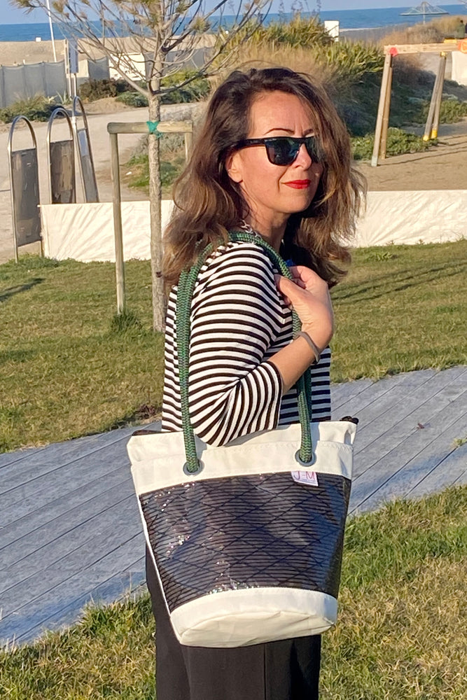 Shoulder bag made from upcycled sails by JM Sails and bags, Lima model presented by Silvia Camangi