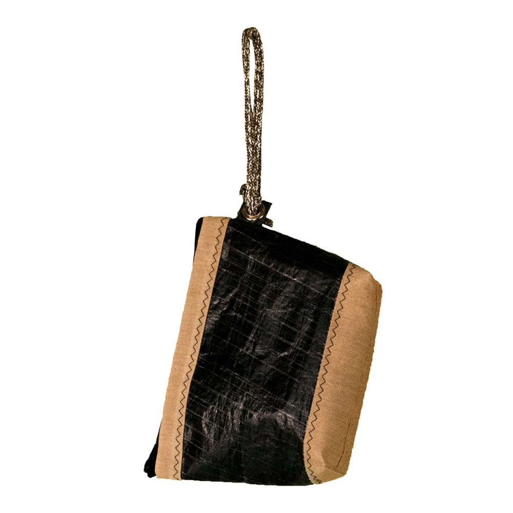 
                  
                    Pouch Hotel, 3Di carbon black, beige, handcrafted from upcycled sails by JM Sails and Bags (BS)
                  
                