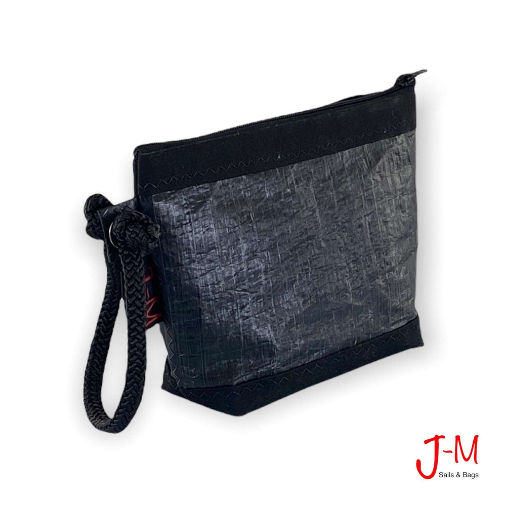 
            
                Load image into Gallery viewer, POUCH HOTEL, 3DI CARBON BLACK, BLACK, handcrafted by J-M Sails and Bags from reused sailcloth in Italy 45° side
            
        