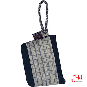 
            
                Load image into Gallery viewer, Pouch Hotel, sailcloth grey / black canvas handmade in Italy. J-M Sails and Bags .Hang front side
            
        