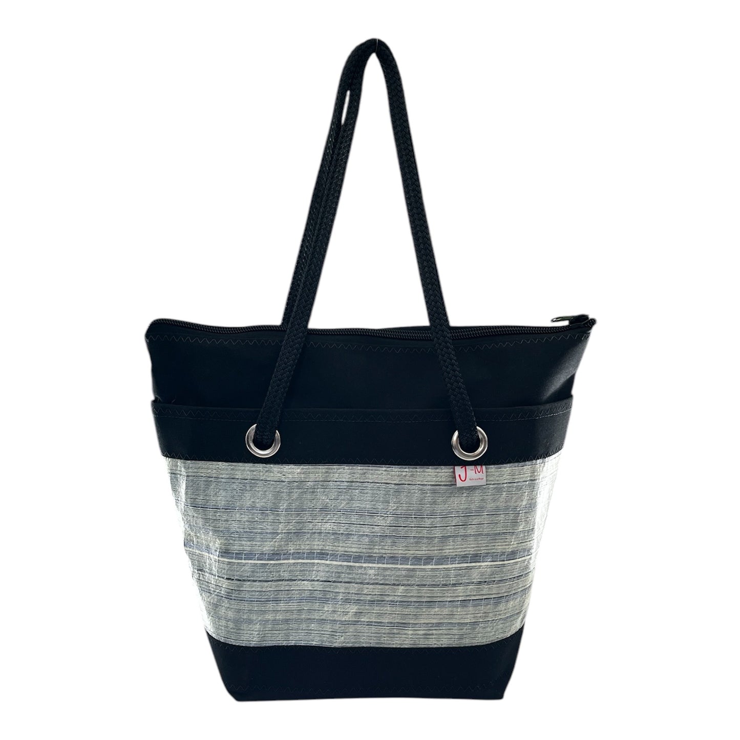 Meet Oscar – a refined update to our classic Lima design, now with a rectangular bottom for added structure and space. Handcrafted in Italy, this bag is made from an upcycled sail that competed in the America’s Cup events, giving it a unique blend of performance heritage and sustainable style.