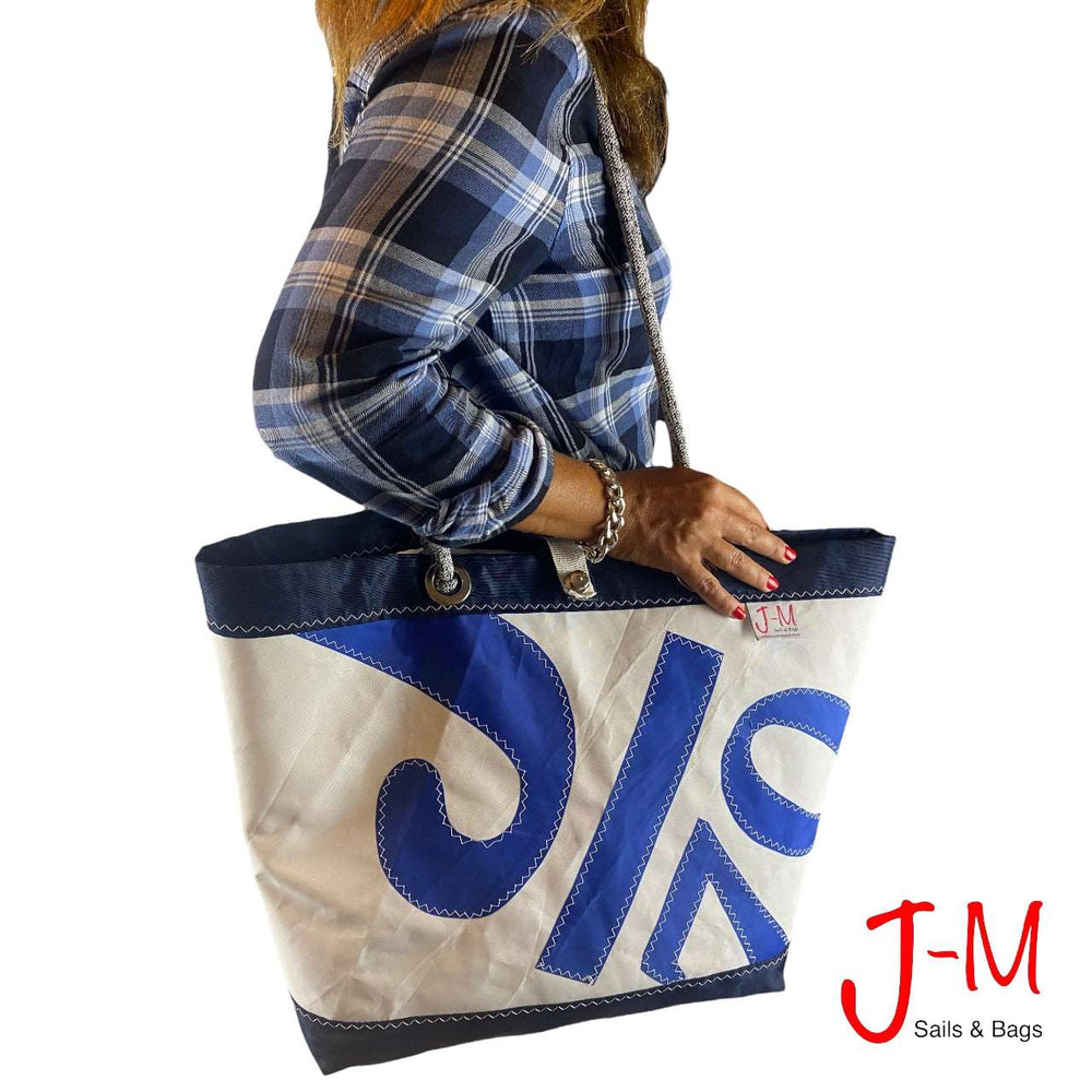 Shopping tote Delta, white dacron / navy blue handmade by J-M Sails and Bags, size model