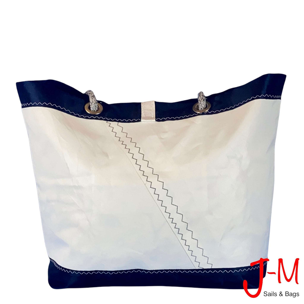 
            
                Load image into Gallery viewer, Shopping tote Delta, white dacron / navy blue handmade by J-M Sails and Bags, back side
            
        