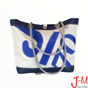 
            
                Load image into Gallery viewer, Shopping tote Delta, white dacron / navy blue handmade by J-M Sails and Bags, front side
            
        
