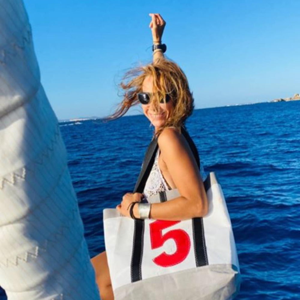 
                  
                    TOTE MIKE with model, J-MSails and Bags
                  
                