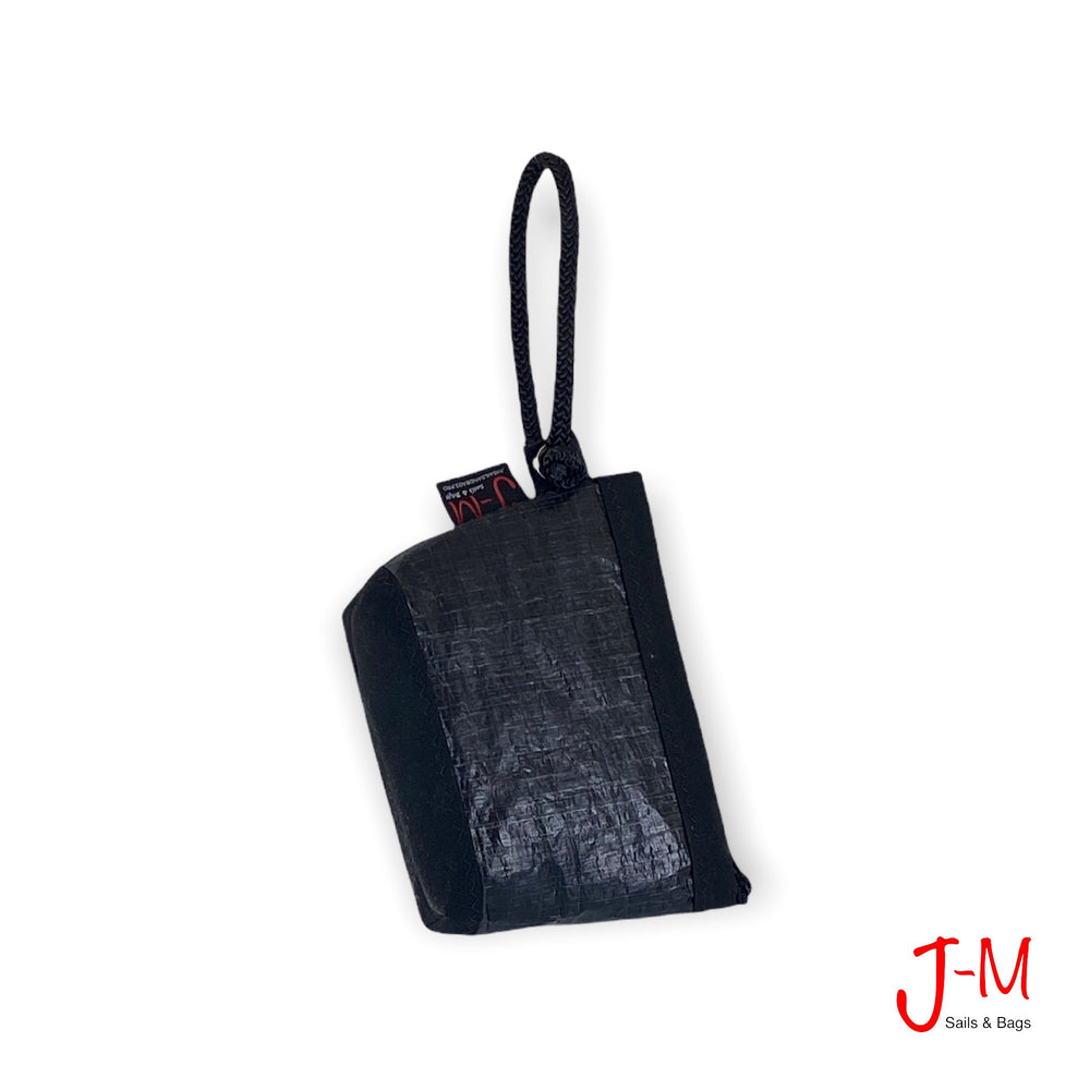 POUCH HOTEL, 3DI CARBON BLACK, BLACK, handcrafted by J-M Sails and Bags from reused sailcloth in Italy, front hang side