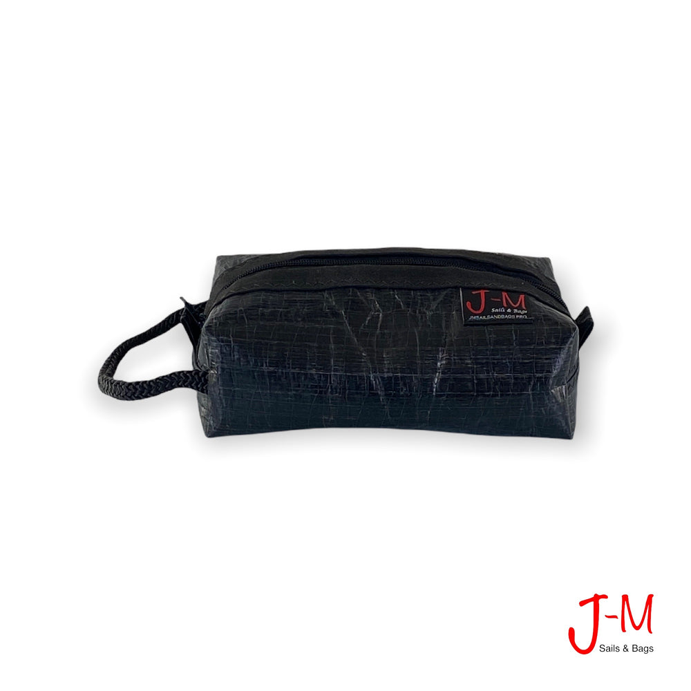 TOILETRY BAG GOLF MEDIUM, BLACK 3DI / BLACK, handmade by J-M Sails and Bags from upcycled sails in Italy. front side