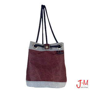 
            
                Load image into Gallery viewer, Bucket bag Charlie, bordeaux / grey recycled sails handmade by J-M Sails and Bags front side
            
        