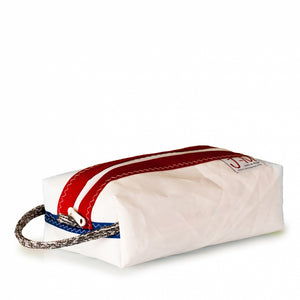 White and red dopp-kit 45°