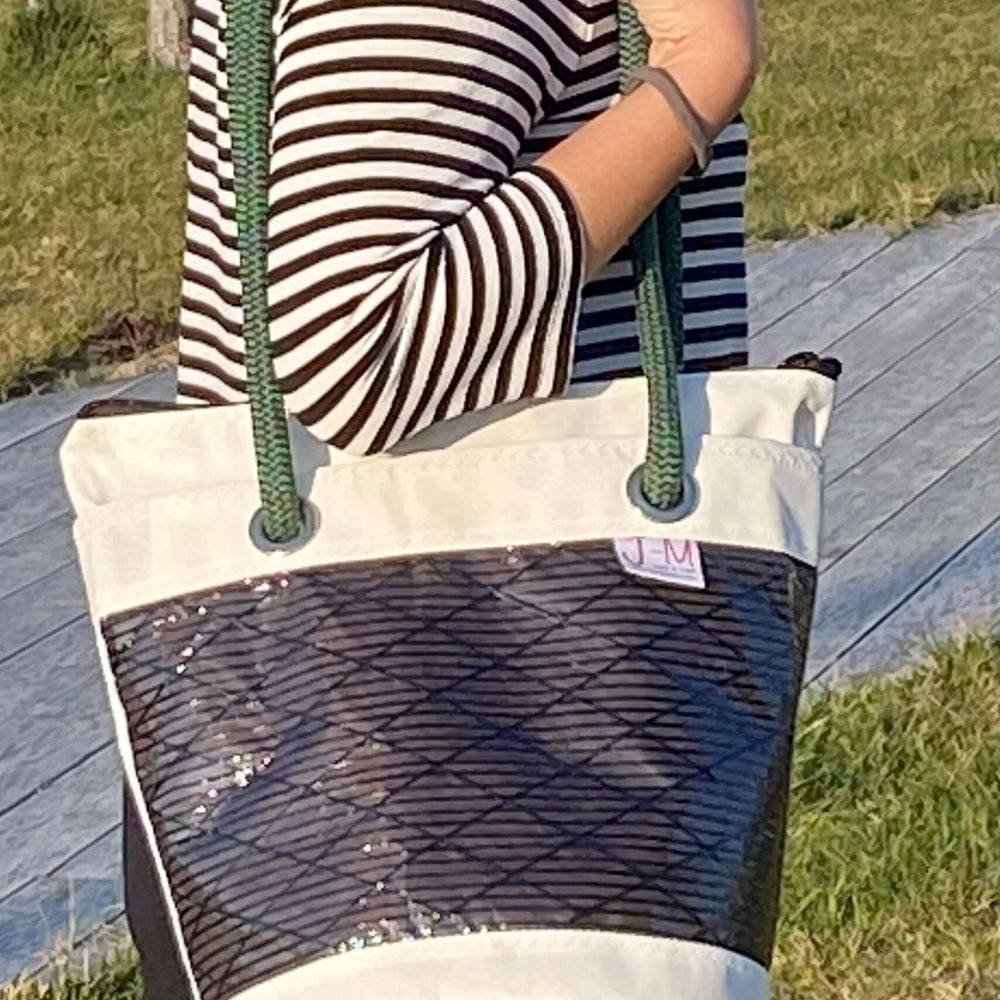
                  
                    Portside carry "Lima medium",  sail, nautical canvas handmade in Italy by J-M Sails and Bags. live model
                  
                
